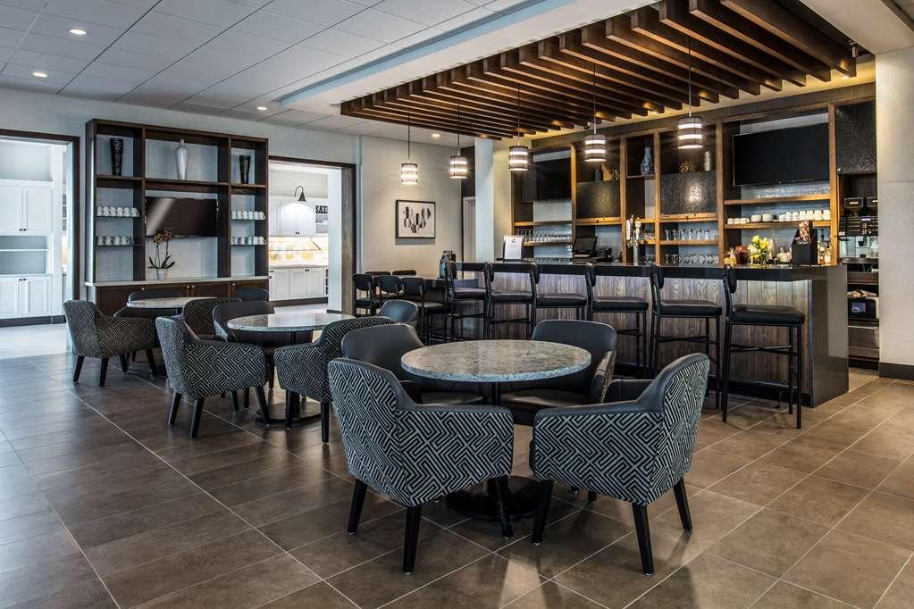 Hyatt Place Delano Restaurant photo